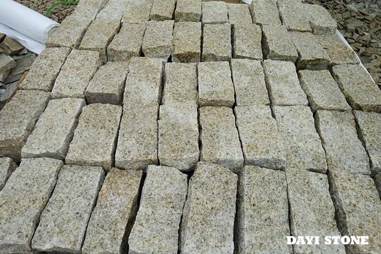 Cubes Yellow Granite G682 All sides Natural Split 15x10x10cm - Dayi Stone